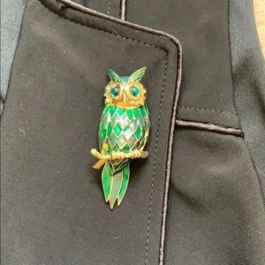 Vintage emerald green owl brooch